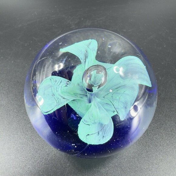 Vintage Round Paperweight Art Glass Blue Flower Figurine With Air Bubble Glass - Picture 15 of 16